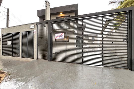 Fachada de casa à venda com 3 quartos, 103m² em Parque Sao Domingos, São Paulo