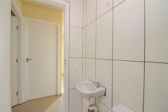 Banheiro de apartamento para alugar com 2 quartos, 41m² em Morro Santana, Porto Alegre