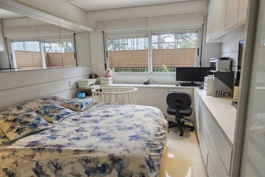 Suíte 1 de apartamento para alugar com 3 quartos, 190m² em Jardim do Salso, Porto Alegre