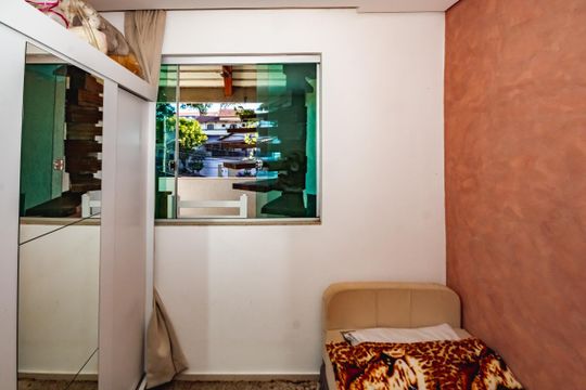 Casa à venda com 2 quartos, 145m² em Planalto, Belo Horizonte