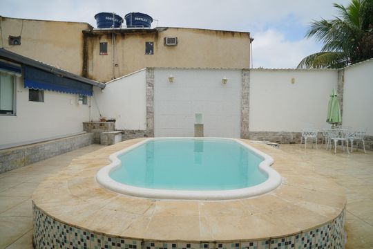 Piscina de casa para alugar com 3 quartos, 360m² em Santa Paula, Maricá
