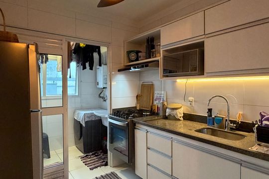 Cozinha de apartamento para alugar com 2 quartos, 75m² em Embaré, Santos