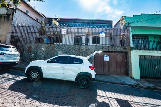 Casa para alugar com 3 quartos, 199m² em Planalto, Belo Horizonte