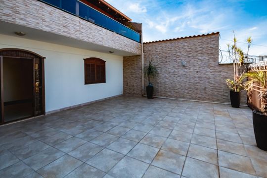 Casa para alugar com 3 quartos, 199m² em Planalto, Belo Horizonte