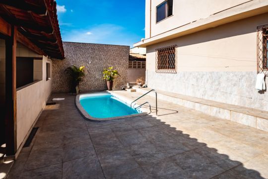 Casa para alugar com 3 quartos, 199m² em Planalto, Belo Horizonte