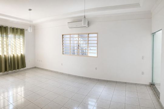 Casa para alugar com 3 quartos, 432m² em Cidade Jardim, Uberlândia