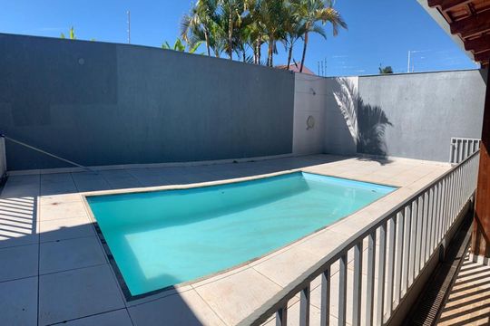 Piscina de casa para alugar com 3 quartos, 432m² em Cidade Jardim, Uberlândia