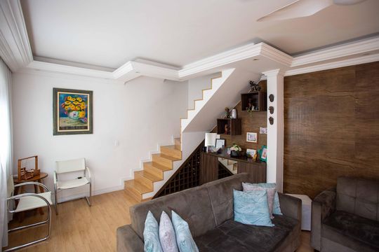 Casa para alugar com 4 quartos, 442m² em Jardim Rubilene, Diadema
