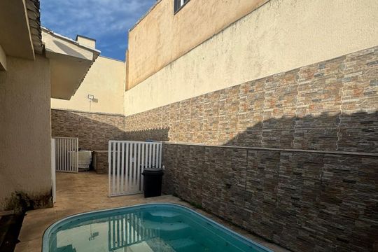 Piscina de casa de condomínio para alugar com 3 quartos, 100m² em Arsenal, São Gonçalo