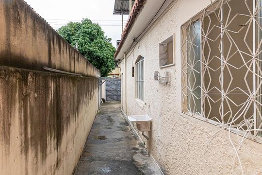 Área comum de acesso de kitnet/studio para alugar com 1 quarto, 35m² em Irajá, Rio de Janeiro