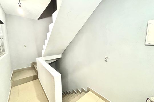 Escada  de casa à venda com 3 quartos, 120m² em Cangaiba, São Paulo