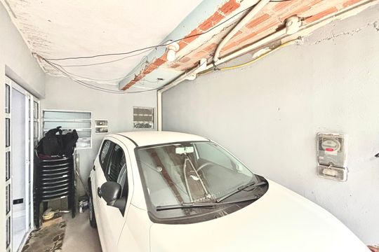 Garagem  de casa à venda com 3 quartos, 120m² em Cangaiba, São Paulo