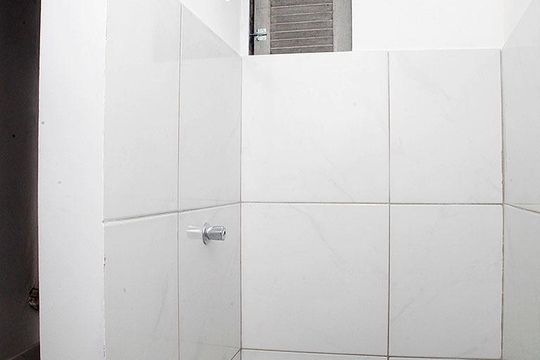 Banheiro de kitnet/studio para alugar com 1 quarto, 18m² em Centro Histórico, Porto Alegre