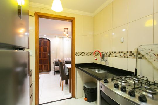 Cozinha de apartamento para alugar com 2 quartos, 50m² em Conjunto Habitacional Barro Branco Ii, São Paulo