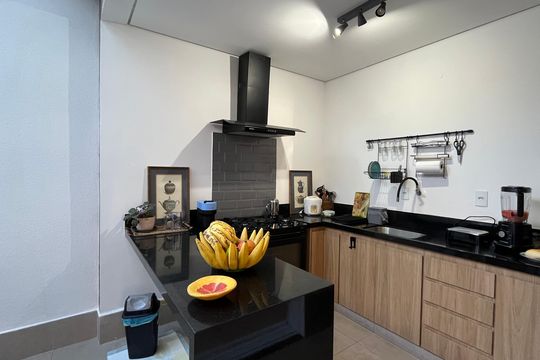 Casa de Condomínio à venda com 3 quartos, 245m² em Parque Taquaral, Campinas