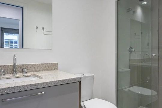 Banheiro suíte de apartamento à venda com 2 quartos, 69m² em Auxiliadora, Porto Alegre