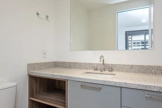 Banheiro social de apartamento à venda com 2 quartos, 69m² em Auxiliadora, Porto Alegre