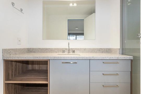 Banheiro social de apartamento à venda com 2 quartos, 69m² em Auxiliadora, Porto Alegre