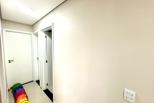 Corredor de apartamento à venda com 2 quartos, 107m² em Vila Guilhermina, São Paulo