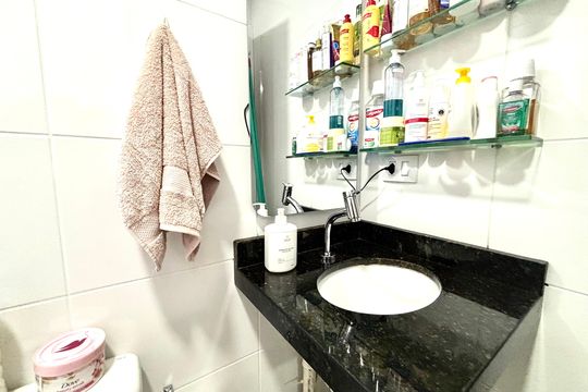 Banheiro da Suíte 1 de apartamento à venda com 2 quartos, 107m² em Vila Guilhermina, São Paulo