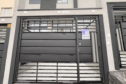 Fachada de casa à venda com 3 quartos, 140m² em Vila Bonilha, São Paulo