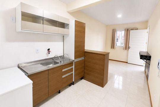 Cozinha de casa de condomínio para alugar com 1 quarto, 35m² em Sítio Ipiranga, Cachoeirinha