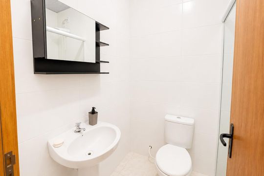 Banheiro de casa de condomínio para alugar com 1 quarto, 35m² em Sítio Ipiranga, Cachoeirinha