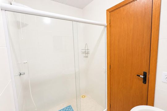 Banheiro de casa de condomínio para alugar com 1 quarto, 35m² em Sítio Ipiranga, Cachoeirinha