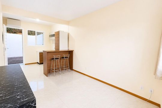 Sala de casa de condomínio para alugar com 1 quarto, 35m² em Sítio Ipiranga, Cachoeirinha