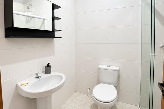 Banheiro de casa de condomínio para alugar com 1 quarto, 35m² em Sítio Ipiranga, Cachoeirinha