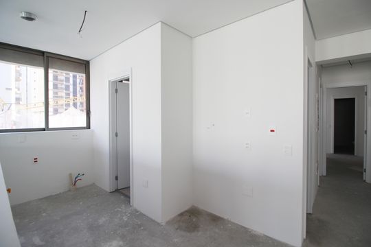 Cozinha de apartamento à venda com 2 quartos, 137m² em Itaim Bibi, São Paulo