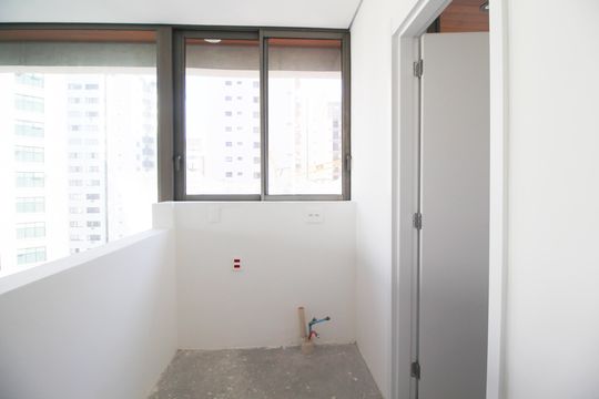 Cozinha de apartamento à venda com 2 quartos, 137m² em Itaim Bibi, São Paulo