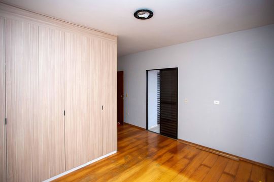 Quarto 1 de casa para alugar com 3 quartos, 170m² em Vila Maria Leonor, Diadema