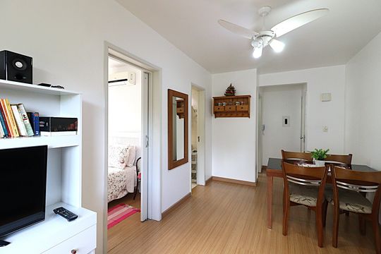Apartamento para alugar com 1 quarto, 40m² em Jardim Lindóia, Porto Alegre