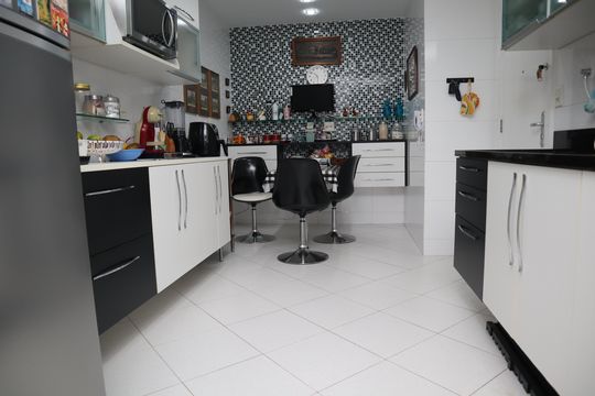 COZINHA de apartamento à venda com 4 quartos, 184m² em Recreio dos Bandeirantes, Rio de Janeiro