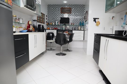 COZINHA de apartamento à venda com 4 quartos, 184m² em Recreio dos Bandeirantes, Rio de Janeiro
