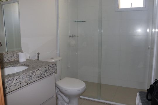 Banheiro da Suíte de apartamento à venda com 3 quartos, 100m² em Setor Bueno, Goiânia