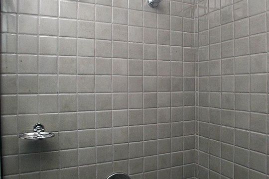 Banheiro de kitnet/studio à venda com 1 quarto, 20m² em Centro Histórico, Porto Alegre