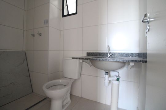 Banheiro comum de apartamento à venda com 2 quartos, 50m² em Usina Piratininga, São Paulo