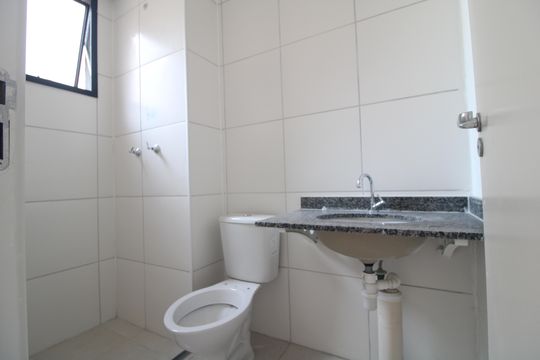 Banheiro da suíte de apartamento à venda com 2 quartos, 50m² em Usina Piratininga, São Paulo