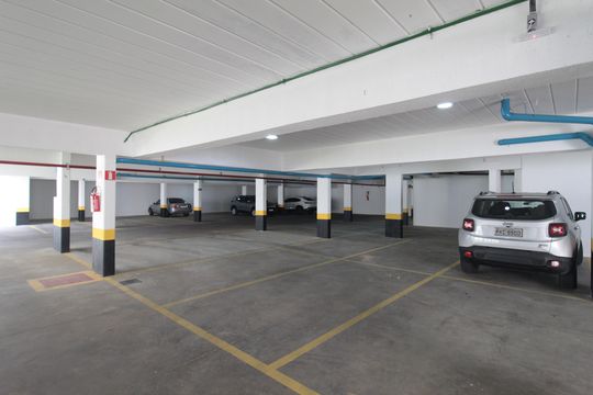 Garagem de apartamento para alugar com 2 quartos, 68m² em Serrano, Belo Horizonte