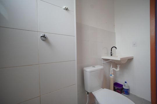 Banheiro de apartamento para alugar com 2 quartos, 60m² em Caminho Novo, Palhoça