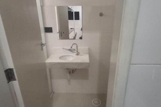 Banheiro de kitnet/studio para alugar com 1 quarto, 21m² em Brás, São Paulo