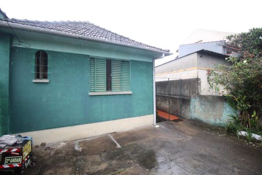 Quintal de casa à venda com 4 quartos, 119m² em Vila Jardim, Porto Alegre