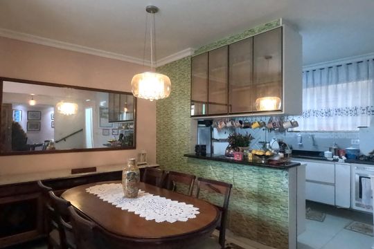Sala de estar e jantar de casa para alugar com 3 quartos, 100m² em Macuco, Santos