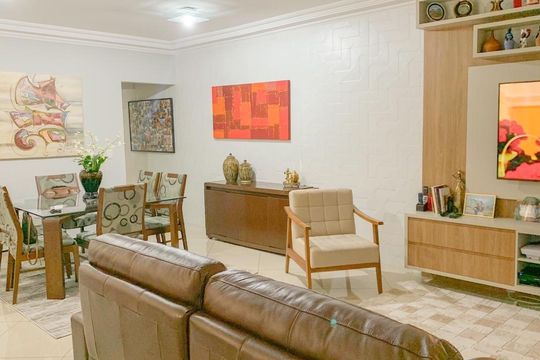 Casa à venda com 5 quartos, 327m² em Chora Menino, São Paulo