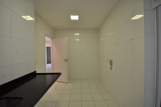 Cozinha de apartamento à venda com 3 quartos, 144m² em Vila Irmaos Arnoni, São Paulo