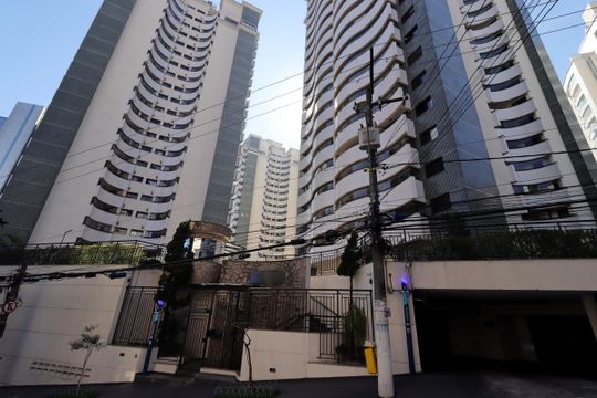 Fachada de apartamento à venda com 3 quartos, 143m² em Vila Assunção, Santo André