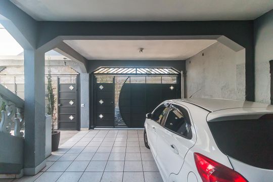 Garagem de casa para alugar com 3 quartos, 425m² em Vila Aurea, Poá