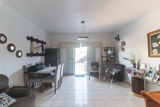 Sala de casa para alugar com 3 quartos, 425m² em Vila Aurea, Poá